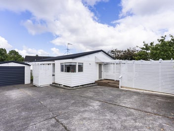 2/56 Rodney Street, Howick, Auckland