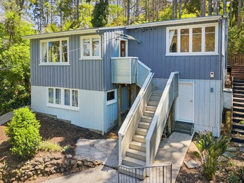 8 Arama Avenue, Titirangi, Auckland