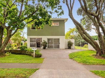 17 Waterlea Avenue, Mangere Bridge, Auckland