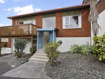 2/240 Onewa Road, Birkenhead, Auckland