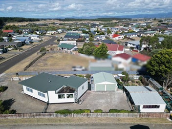 10 Hennessy Street East, Foxton Beach, Foxton