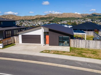 23 Queen Charlotte Drive, Aotea, Porirua