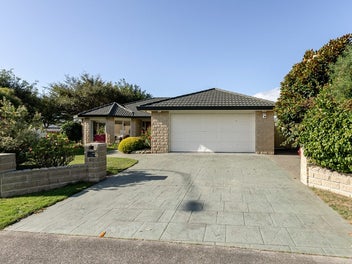 63 Guildford Drive, Paraparaumu