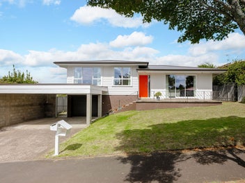 5 Clark Place, Hillcrest, Hamilton