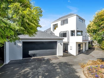 2/17 Lynton Road, Bucklands Beach, Auckland