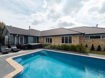 14 Rosewood Court, Huntington, Hamilton
