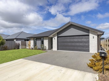 74 Quinn Crescent, Woodend, Woodend
