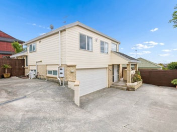 2/34 Wiltshire Place, Somerville, Manukau