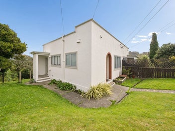 133 Nevay Road, Karaka Bays, Wellington