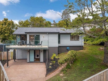 10 Eagleson Street, Northcross, Auckland