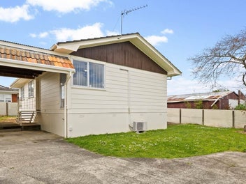 2/48 Archmillen Avenue, Pakuranga Heights, Auckland