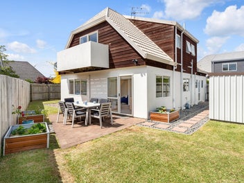 1/96 Frank Nobilo Drive, Golflands, Auckland