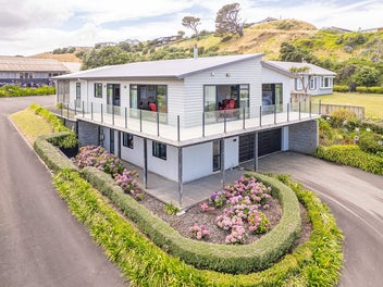 21 Sunset Parade, Kai Iwi