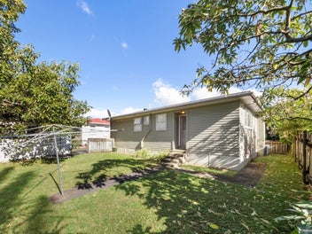 39 Universal Drive, Henderson, Auckland