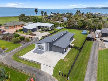 16 Mylindas Road, WHAKATIWAI, MIRANDA
