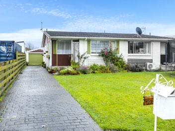 2/10 Ponderosa Grove, Maoribank, Upper Hutt