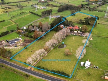 215 Nixon Road, Taupaki, Henderson