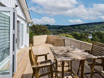 6 Mayfair Place, Tawa, Wellington