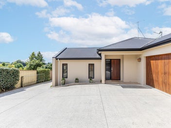 24C High Street, Tirau