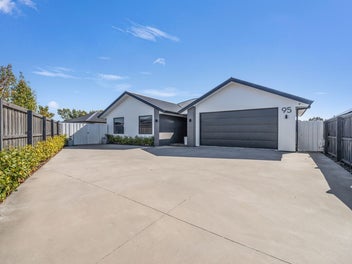 95 Oaks Drive, Lincoln, Lincoln