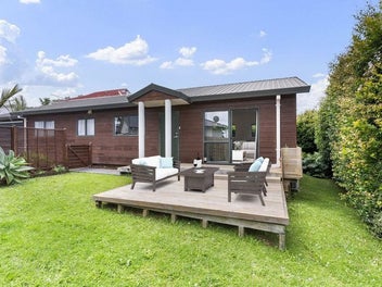 330B East Coast Road, Sunnynook, Auckland