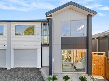 7C Maroubra Place, Botany Downs, Auckland