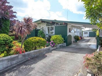 27 Raglan Avenue, Cloverlea, Palmerston North