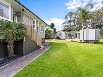 7 Thornlow Street, Glendene, Auckland