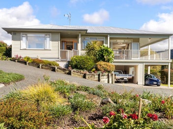 52 Pukekereru Lane, WHAKATIWAI, MIRANDA