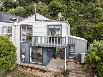 5A Kerr Grove, Johnsonville, Wellington