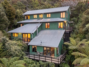 93 Miromiro Road, Normandale, Lower Hutt