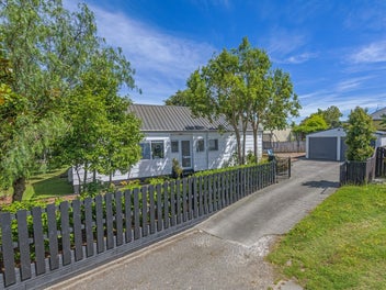 19 Peppertree Glade, Kelvin Grove, Palmerston North