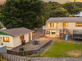 2 Oaklands Grove, Clouston Park, Upper Hutt