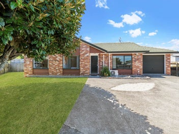2/19 Bernina Place, Weymouth, Auckland