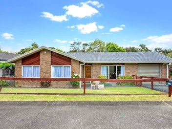 13 Jacinta Grove, Swanson, Auckland