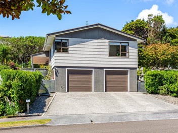 61 Albatross Close, Whitby, Porirua