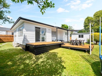 8C Huia Avenue, Forest Lake, Hamilton