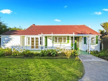 257 Glenfield Road, Hillcrest, Auckland