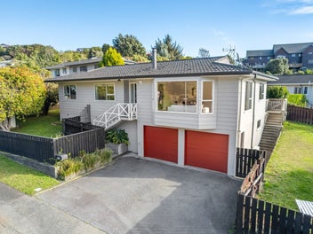18 Yarrow Place, Papakowhai, Porirua