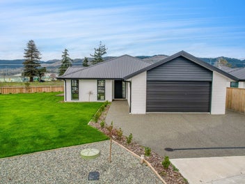55 Oakdale Grove, Richmond