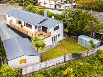 8 Ash Grove, Ranui, Porirua