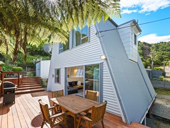 14 Arthur Crescent, Waikawa, Picton