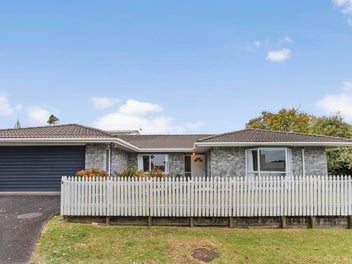 9 Redfern Lane, Glenfield, Auckland