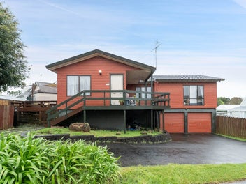 1/15 Seaglen Place, Botany Downs, Auckland