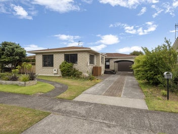 31 Tiverton Crescent, Whalers Gate, New Plymouth