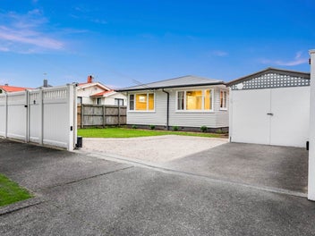 11 Waddell Avenue, Point England, Auckland