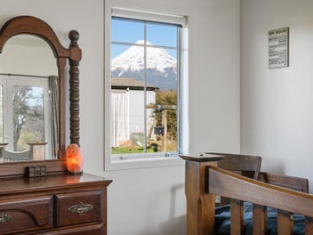 1835 Egmont Road, Inglewood