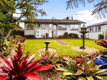 30 Vina Place, Massey, Auckland