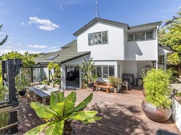 15 Eclipse Lane, Whitby, Porirua