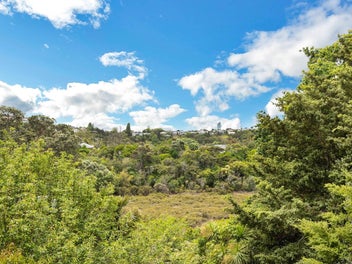 2/27 Onewa Road, Northcote, Auckland